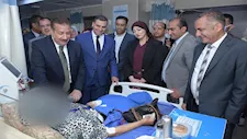تقديرًا لعطائهم.. محافظ بورسعيد يكرم أطقم تمريض الغسيل الكلوي بمكافأة مالية