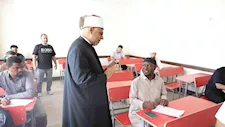 رئيس "المعاهد الأزهرية" يتفقد امتحانات الدور الثاني للثانوية والإعدادية بمعهد البعوث