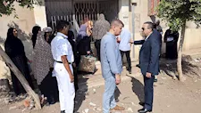 محافظ المنوفية لمسئولي وحدة اجتماعية: دخلوا الناس جوه الشمس هتحرقهم -صور