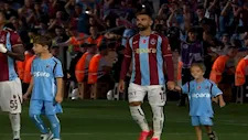 لقطة لافتة.. محمد صلاح يظهر مع الطفل إسحاق في مواجهة فيرينتسفاروشي  (فيديو)