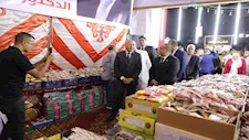 صور.. محافظ القاهرة يفتتح معرض "أهلًا بالمدارس" في الوايلي