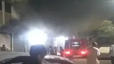 4 سيارات إطفاء تُحاصر النيران.. السيطرة على حريق مخزن دار أيتام ببورسعيد