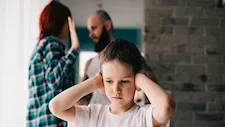 "أبوكي طلقني واتجوزت المحاسب".. كيف خدعت سيدة مدينتي ابنتها لقتل زوجها