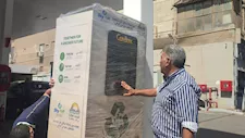 "ما ترميهاش في الزبالة".. زجاجات البلاستيك والكانز تتحول لنقاط وفلوس بـ"الدقي"