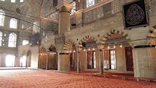 قبل إقامة صلاة الجمعة.. العثور على جثمان مُسن داخل مسجد بشبين الكوم