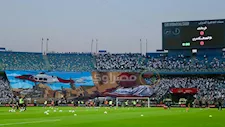 "طائرة الدوري".. لافتة خاصة من جماهير الزمالك خلال مباراة الفريق أمام الاتحاد