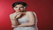 أجمل إمرأة لعام 2026.. 20 صورة ساحرة لينجلينج سيريلاك