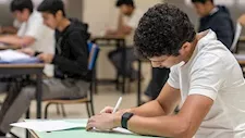 اليوم.. طلاب الثانوية العامة يؤدون امتحاني اللغة العربية والتربية الدينية بالدور الثاني