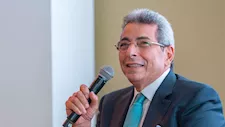 محمود سعد يكشف أسماء الفنانين الأقرب إلى قلبه.. ويروي كواليس صداقته بأحمد زكي