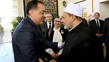 رئيس الوزراء يهنئ شيخ الأزهر بذكرى المولد النبوي الشريف