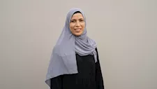 "خرجت تشتغل عشان تشحن الكارت".. الكهرباء تعيد التيار لمنزل الست محجوبة