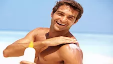 ما أضرار حروق الشمس وطرق علاجها؟ 