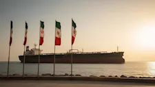 مسؤول بالبيت الأبيض: مضيق هرمز لا يزال مفتوحًا.. والحصار البحري الأمريكي مستمر