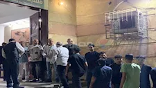 حجازي متقال يستقبل المعزين في عزاء والدته بمسجد الحجاز