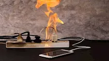 بعد وفاة شاب.. 7 نصائح تحميك من اشتعال شاحن الهاتف 
