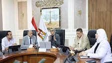 الوادي الجديد تبحث إنشاء مركز لوجيستي وربط أبو طرطور بسفاجا