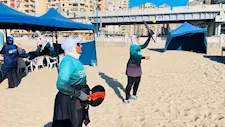 ذكريات الأجيال.. رياضة "الراكيت" تنشر البهجة على شواطئ الإسكندرية -صور