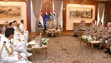 وزير الدفاع ورئيس الأركان يبحثان مع رئيس أركان فرنسا تعزيز التعاون العسكري