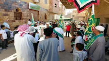 بالدفوف والزغاريد وإلقاء الحلوى.. احتفالات الطرق الصوفية بالمولد النبوي في أسوان -فيديو وصور