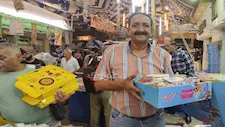 الغلاء يضرب حلاوة المولد والتجار يواجهون الركود بـ"الأحجام الميني"  