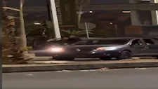 لحظة رعب في الشيخ زايد.. فتاة تقاوم شابين يحاولان سحبها إلى سيارة