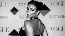 يارا السكري تخطف الأنظار بفستان أسود طويل وجريء