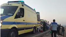 الدفع بـ10 سيارات إسعاف لنقل مصابي حادث تصادم سيارة عمال بطريق الدواويس-