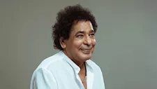 ناقدة موسيقية: محمد منير تحدى عبث الذكاء الاصطناعي بـ"يسألوا عنك"
