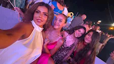 ناهد السباعي تنشر صورا مع أسماء جلال ونجمات الفن في حفل شاهد بالساحل