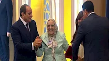 كرمها الرئيس السيسي.. قصة مُسنة بالدقهلية تحقق حلم الدكتوراه بعد رحلة كفاح