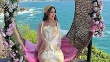 مزاجي وردي.. زوجة النني الثانية تنشر صورًا جديدة في المصيف وتعلق