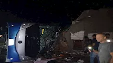 3 جثث و51 مصابًا في تصادم أتوبيس وسيارة نقل على طريق محور الضبعة ـ صور