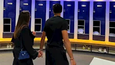 رفقة زوجته.. عمر مرموش ينشر صورا جديدة من توقيعه لتوتنهام