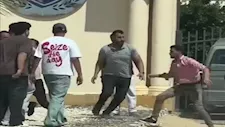  فيديو يثير الجدل للاعتداء بالضرب على شاب أمام جامعة شرق بورسعيد الأهلية 