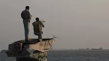 إيران و"النورماندي الاقتصادي": من يتحمل أكثر.. من ينهار أولًا؟