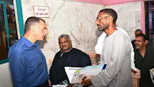 محافظ أسوان يفاجئ العاملين بالقومسيون الطبي ويوجه بتخفيف الزحام