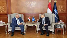 تعافٍ تدريجي.. رئيس قناة السويس يعلن تحسن ملحوظ في معدلات عبور سفن الحاويات