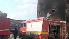 ألسنة لهب خلف عمارة سكنية.. السيطرة على حريق في عشة خوص ببنها