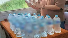 ضبط مياه معبأة مغشوشة وإعادة استخدام عبوات شركات معروفة في كفر الشيخ - صور