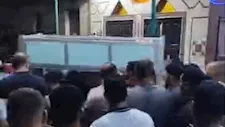 "3 نعوش ورا بعض".. مئات الأهالي يشيعون أم وطفليها في جنازة حزينة بالمنوفية- صور