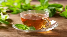 ماذا يحدث لجسمك عند شرب الشاي بالنعناع يوميا؟