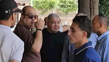 نجوم الفن يساندون محمد هنيدي في جنازة شقيقه.. (صورة)