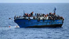 حزن وترقب بالمنيا.. نجاة 3 شباب والعثور على جثة آخر في حادث غرق قارب بليبيا