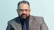 خبير دراسات إيرانية يكشف أسباب التمسك الإيراني بمضيق هرمز