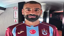 على متن طائرة خاصة.. أول ظهور لمحمد صلاح بقميص طرابزون سبور