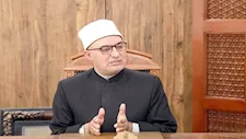 المفتي يوضح حكم ترك قراءة الفاتحة للمسن الذي يُرهَق عند الكلام