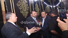 وزير الدولة للإعلام يعزي محمد شبانة في والدته بمسجد عمر مكرم - صور
