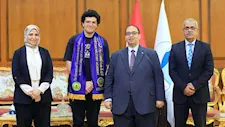 حصد جوائز ناسا والجيش والجامعة العربية.. رئيس جامعة كفر الشيخ يكرم "نابغة الهندسة" -صور