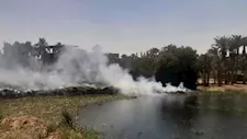 إخماد حريق حشائش وهيش على ضفاف النيل بكفر الزيات في الغربية (صور)