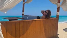  مي عمر بـ"القبعة" ودانييلا رحمة بـ"كروب توب".. لقطات نجوم الفن خلال 24